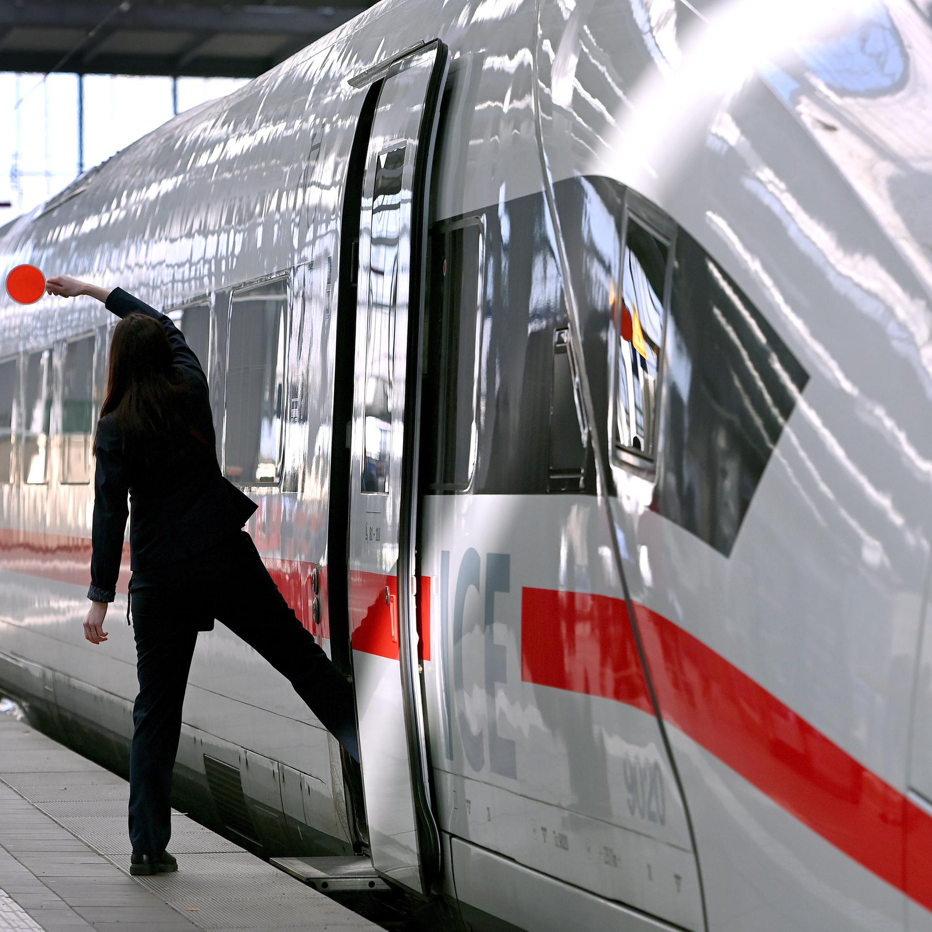 Tarifstreit - Deutsche Bahn und Lokführer beginnen heute vierte Gesprächsrunde