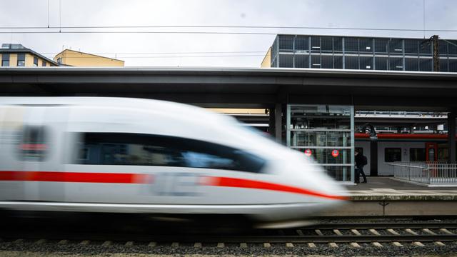 Tarifverhandlungen : Deutsche Bahn legt erstes Tarifangebot in Gesprächen mit GDL vor