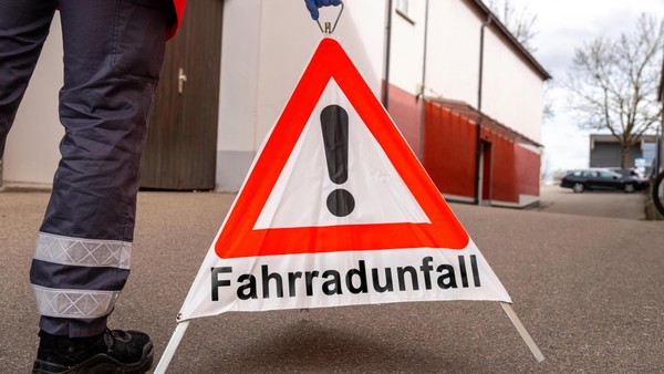 Radfahrer (79) stirbt nach hartem Sturz: Polizei rätselt noch über Ursache