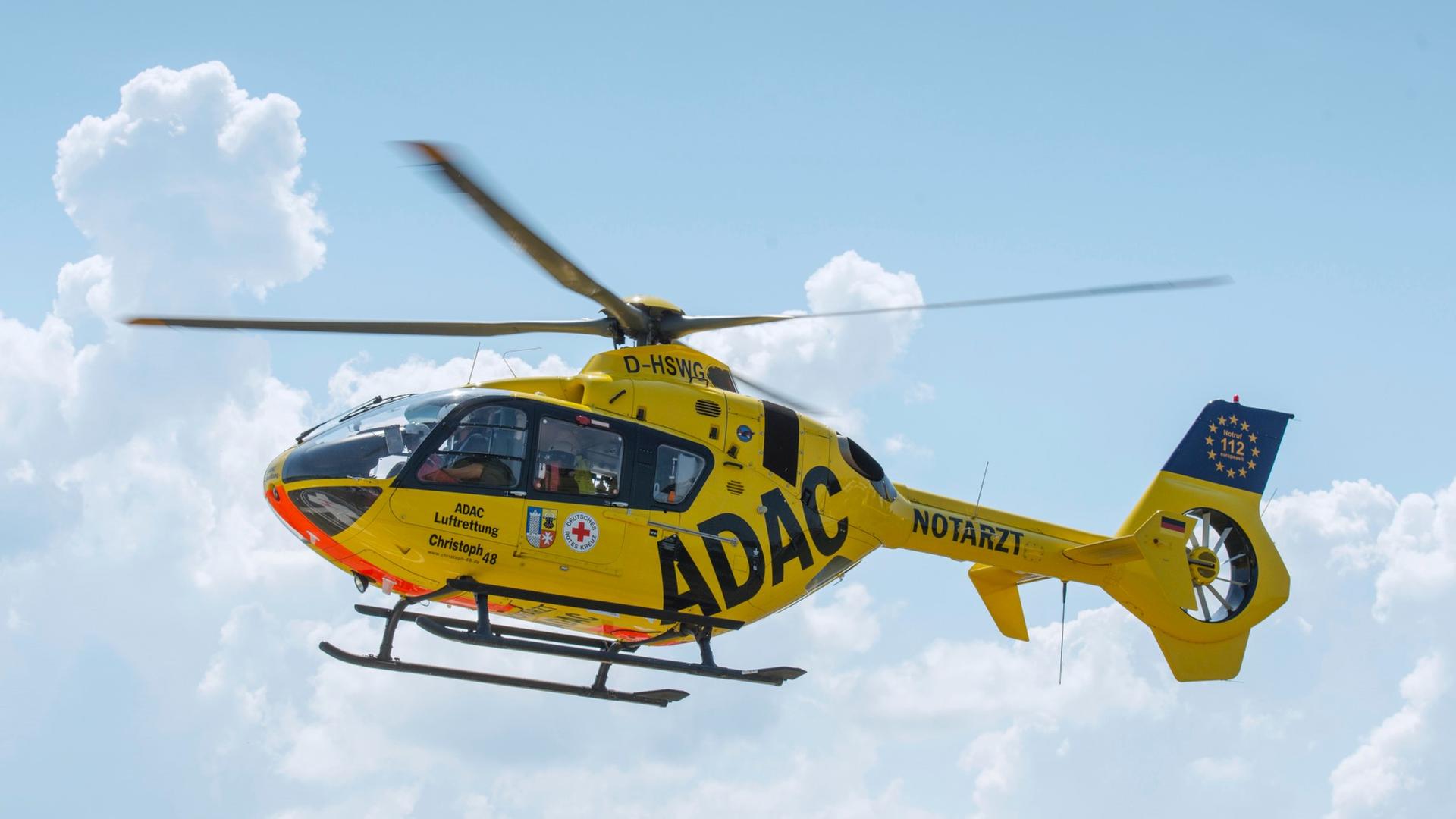 ADAC trainiert Hubschrauberrettung in Büsum
