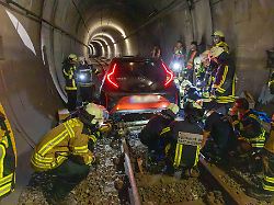 Ungewöhnlicher Vorfall in Bochum: Frau fährt mit Auto einen Kilometer durch U-Bahn-Tunnel
