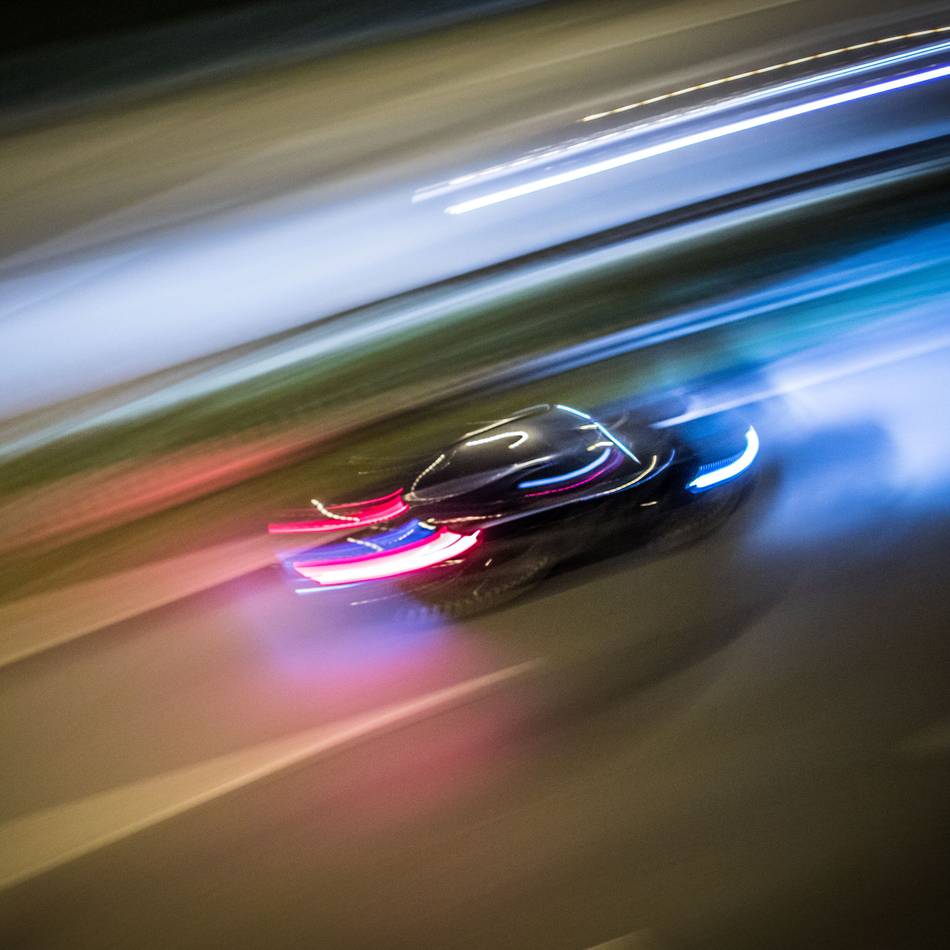 Mutmaßliches Autorennen auf A40 und A57: Krefelder Polizisten sind privat unterwegs – und stoppen drei Raser