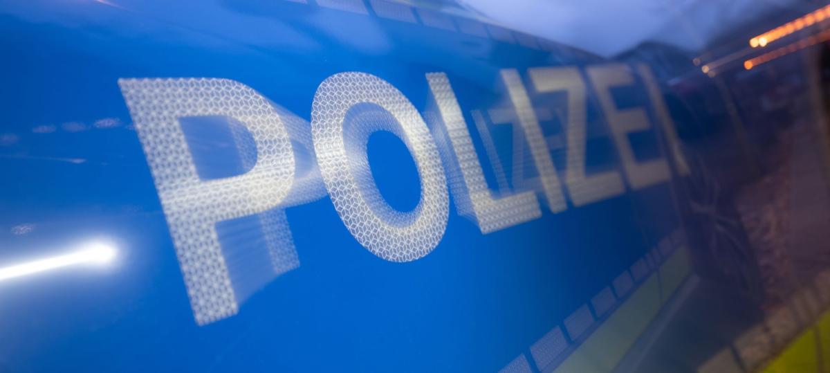 Raser auf der A96 behindert und nötigt andere Autofahrer