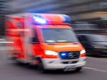 Transporter fährt bei Rot über Ampel: Radfahrerin in Berlin-Prenzlauer Berg schwer verletzt