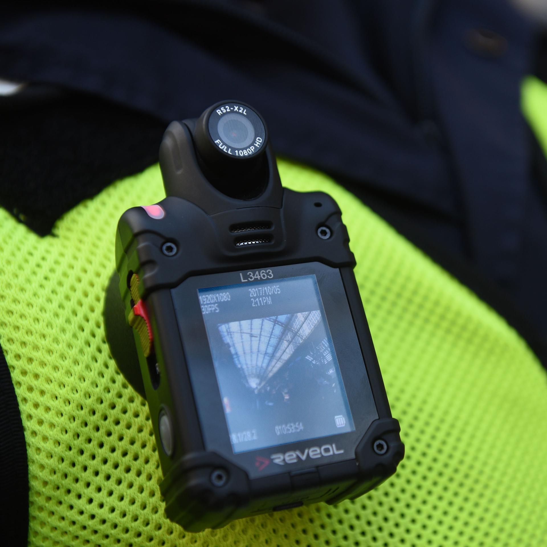 Sicherheitsgipfel - Bodycams für Mitarbeiter und mehr Personal in Zügen