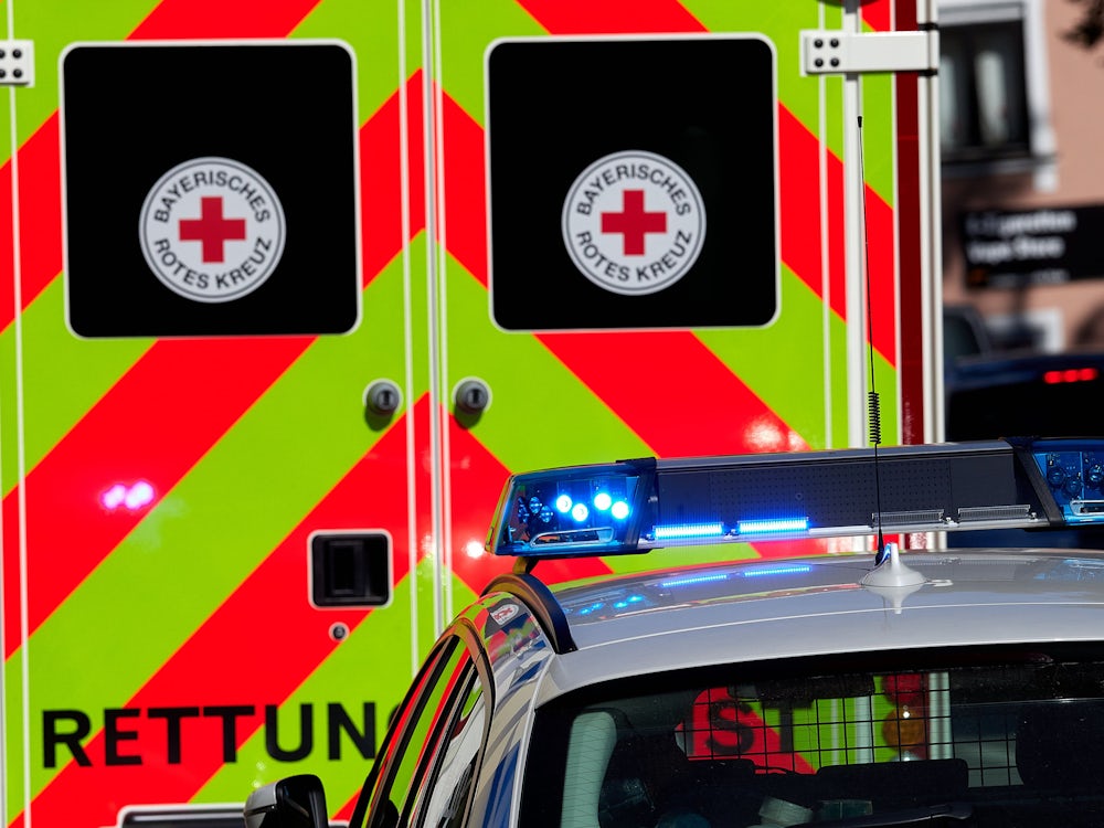 Unfall in Gräfelfing: Radfahrerin prallt auf Motorhaube