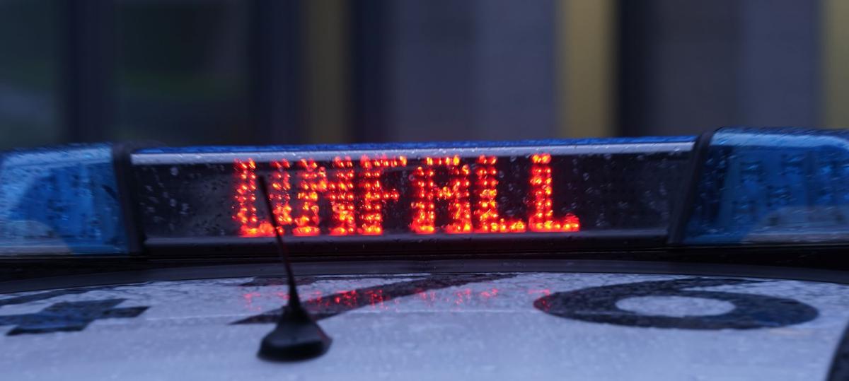 Traktorfahrer übersieht Fahrradfahrer beim Abbiegen