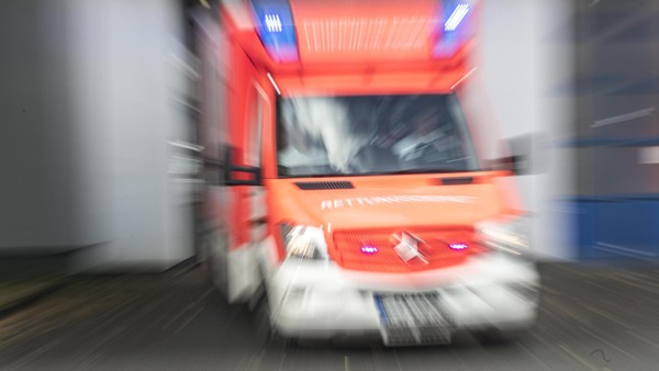 Fahrradfahrer (84) schwer verletzt: Polizei sucht Zeugen des Unfalls in Essen