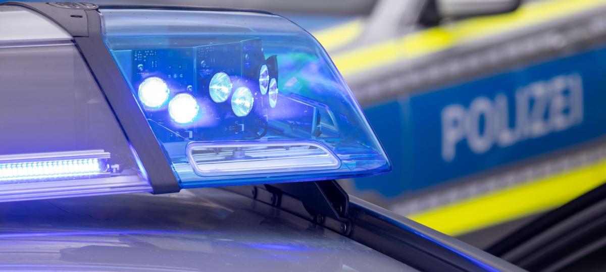 Beinahe-Unfall führt zu Streit – Betrunkener randaliert auf der Wache