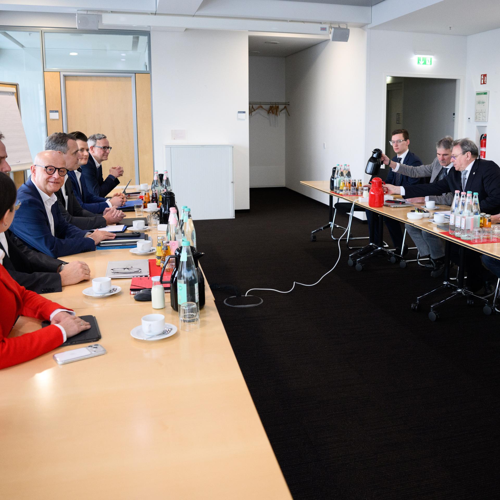 Tarifstreit - Deutliche Annäherung bei Verhandlungen zwischen Bahn und Lokführergewerkschaft