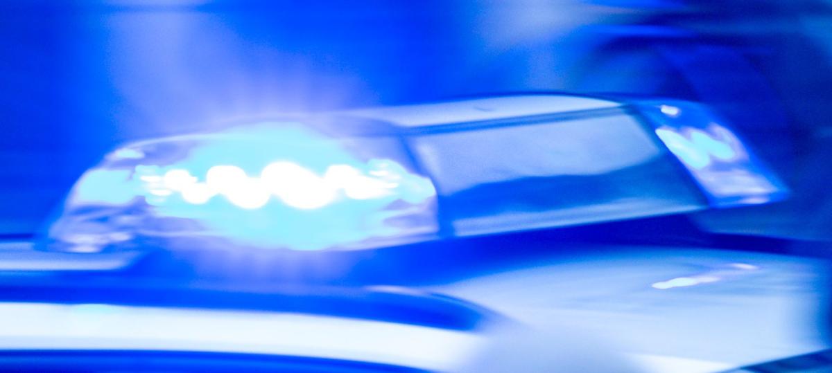 Weil er auf gesperrtem Weg fährt: Verärgerter Spaziergänger stößt Zwölfjährigen von Fahrrad