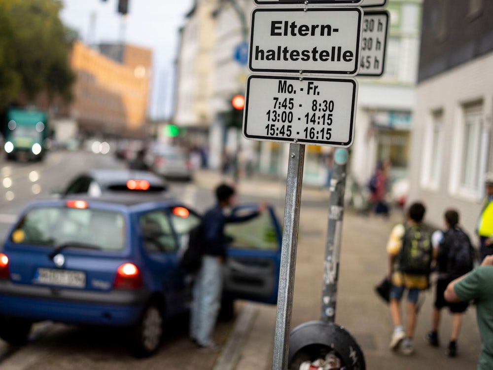 Parken vor den Schulen: Haar richtet Haltestellen für Elterntaxis ein
