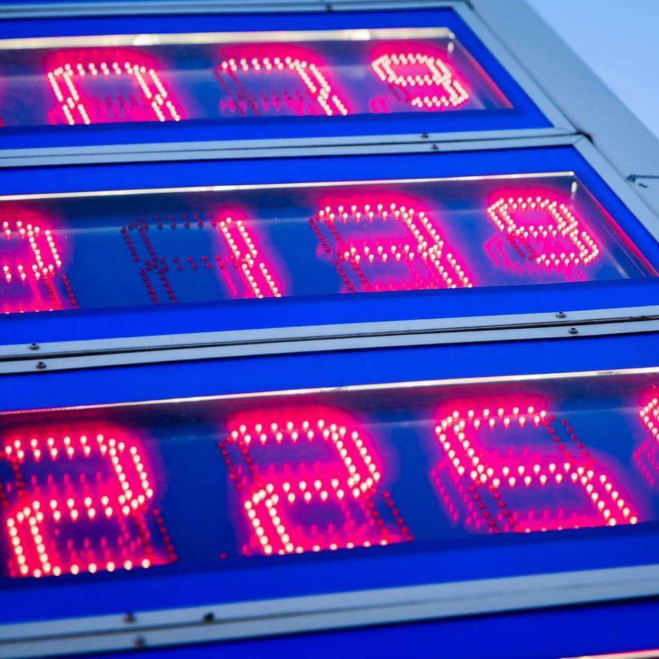 Teure Tankstellen: ADAC kritisiert Ölkonzerne – Spritpreis auf neuem Rekord