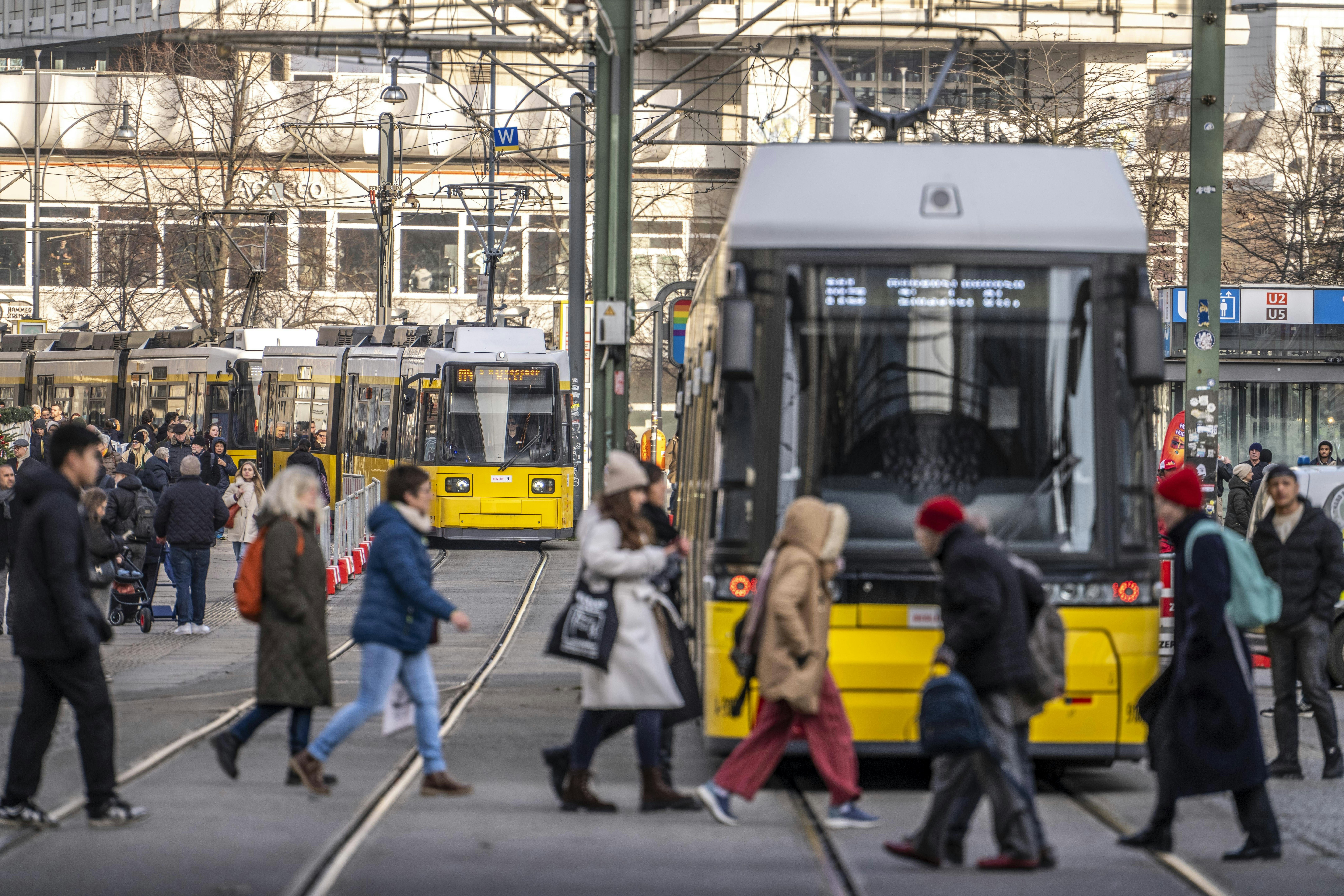 Berlin bremst die Straßenbahn der BVG aus: Wo die Tram täglich 39 Stunden verliert