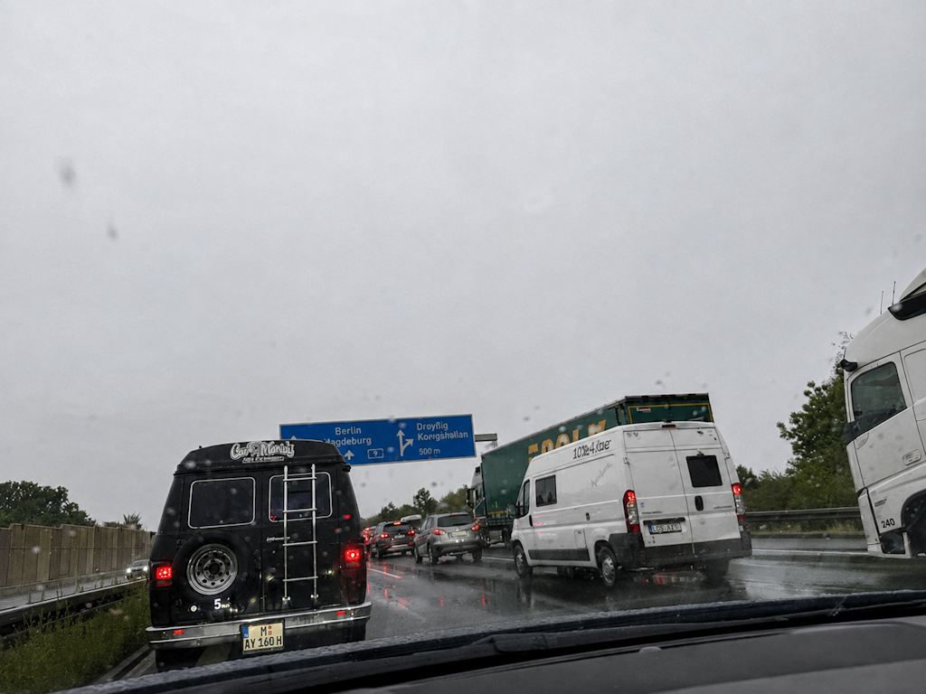 A9 Richtung Berlin nach Unfall voll gesperrt – kilometerlanger Stau
