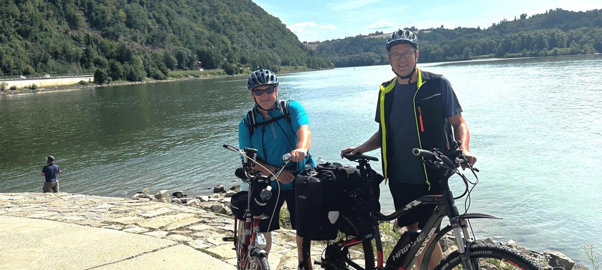 Auf Klapprad und E-Bike bis nach Wien: „Er schiebt, wenn ich schiebe“