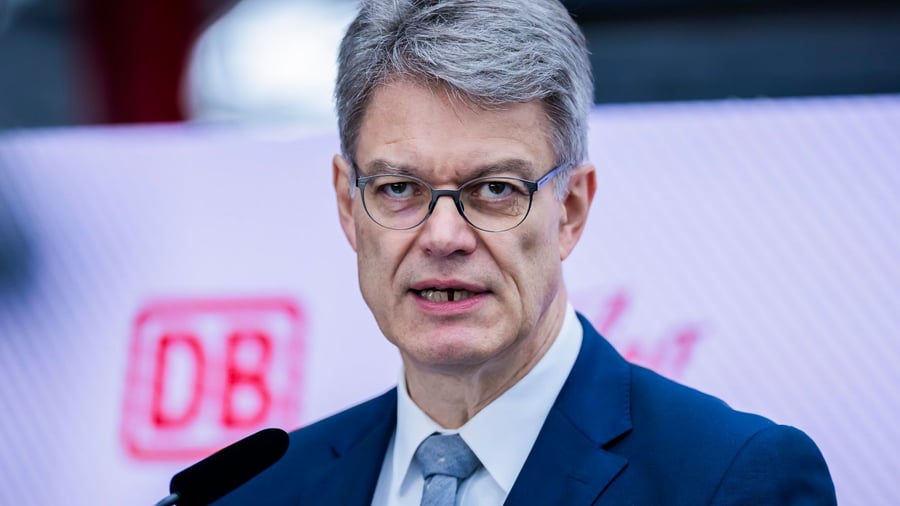 Interview: Verkehrsminister Schnieder: „Deutschland erlebt praktisch täglich hybride Angriffe“