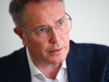 Sicherheit für Zugbegleiter: Schweitzer will einheitliches Deutschlandticket mit Passfoto