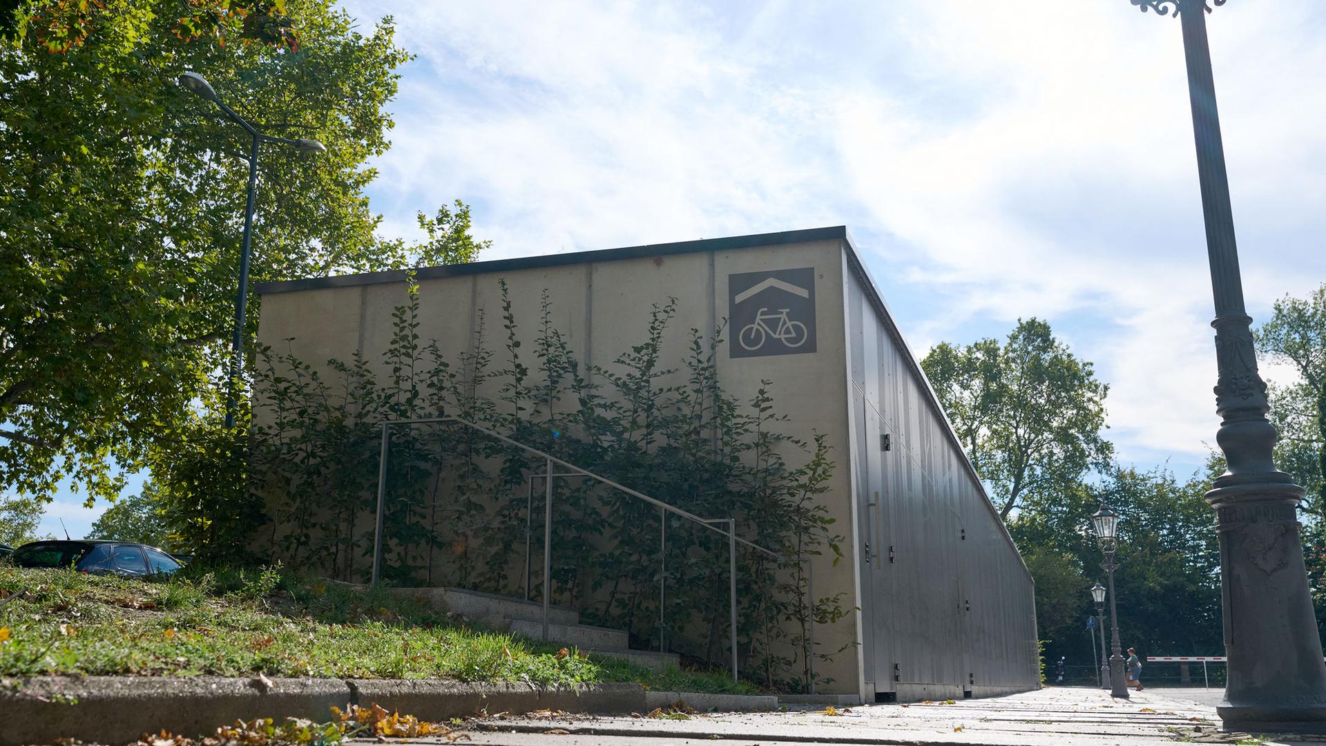 Fahrrad-Garage in Dresden und Stadtlogo von Leipzig landen im Schwarzbuch