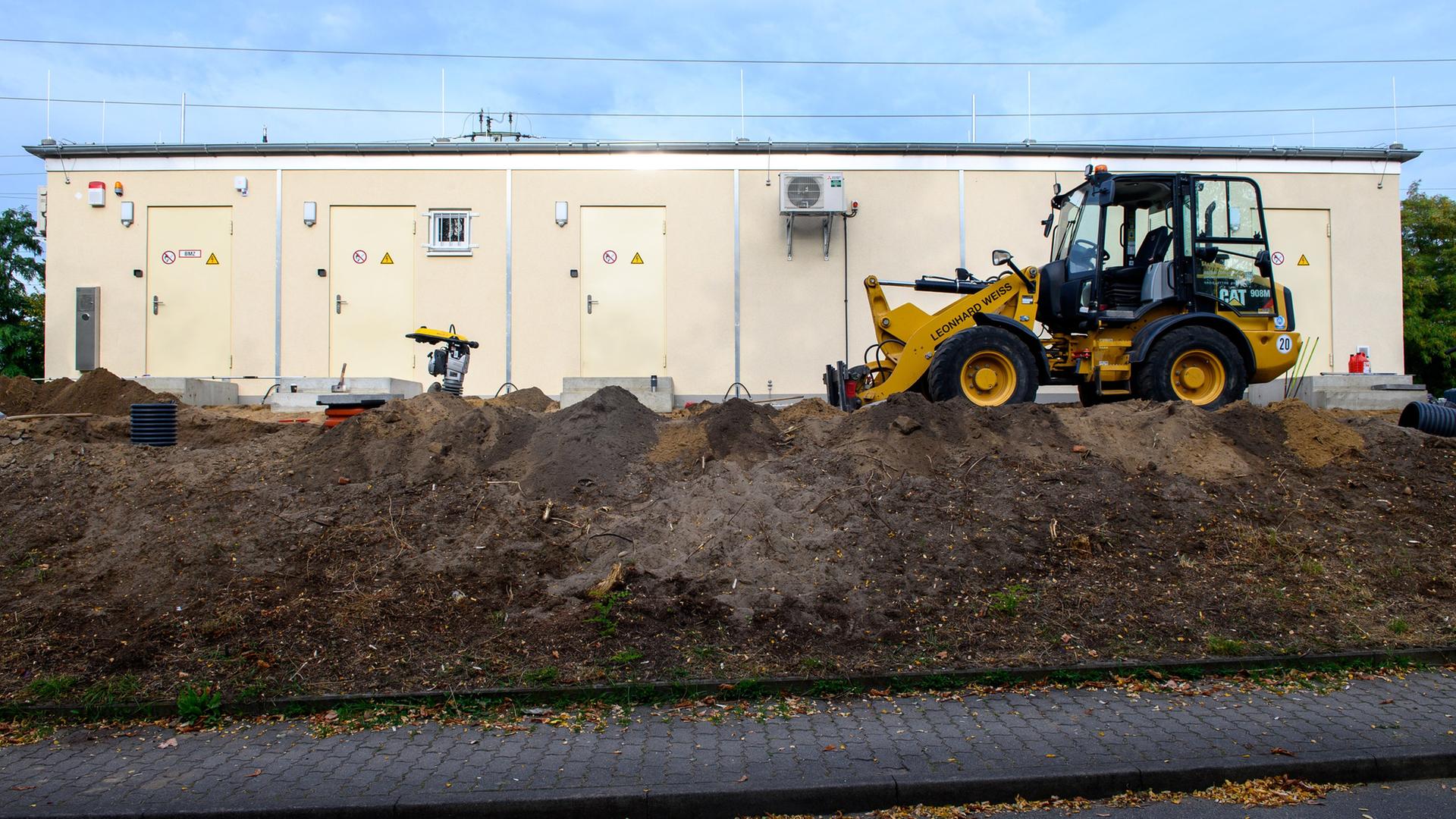 Ein Jahr nach Stellwerkbrand: Strecke Magdeburg-Berlin wieder frei