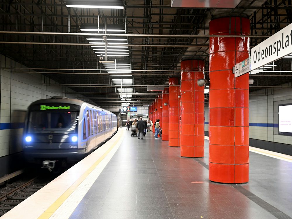 Odeonsplatz: Frau stirbt nach Sturz in U-Bahn-Gleise
