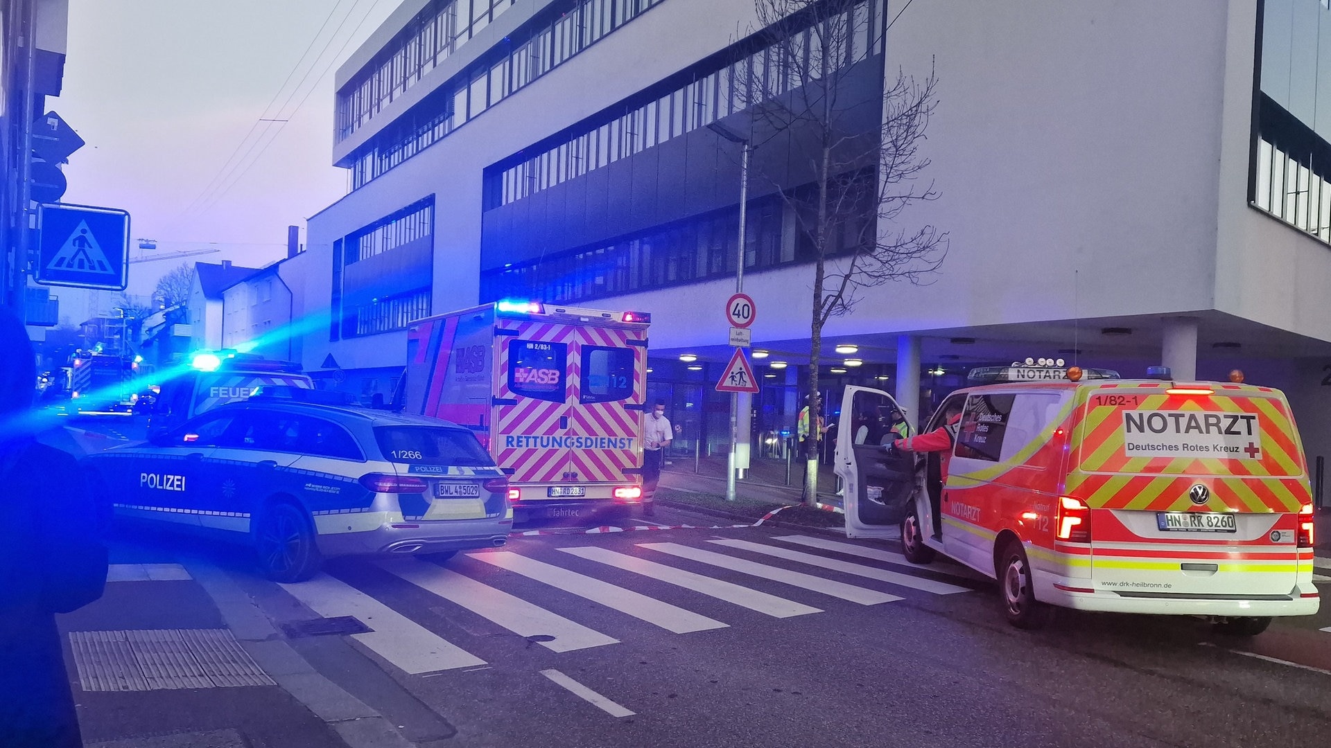 Warum der "Wollhaus-Raser" trotz Ausweisung noch Monate in Deutschland bleibt