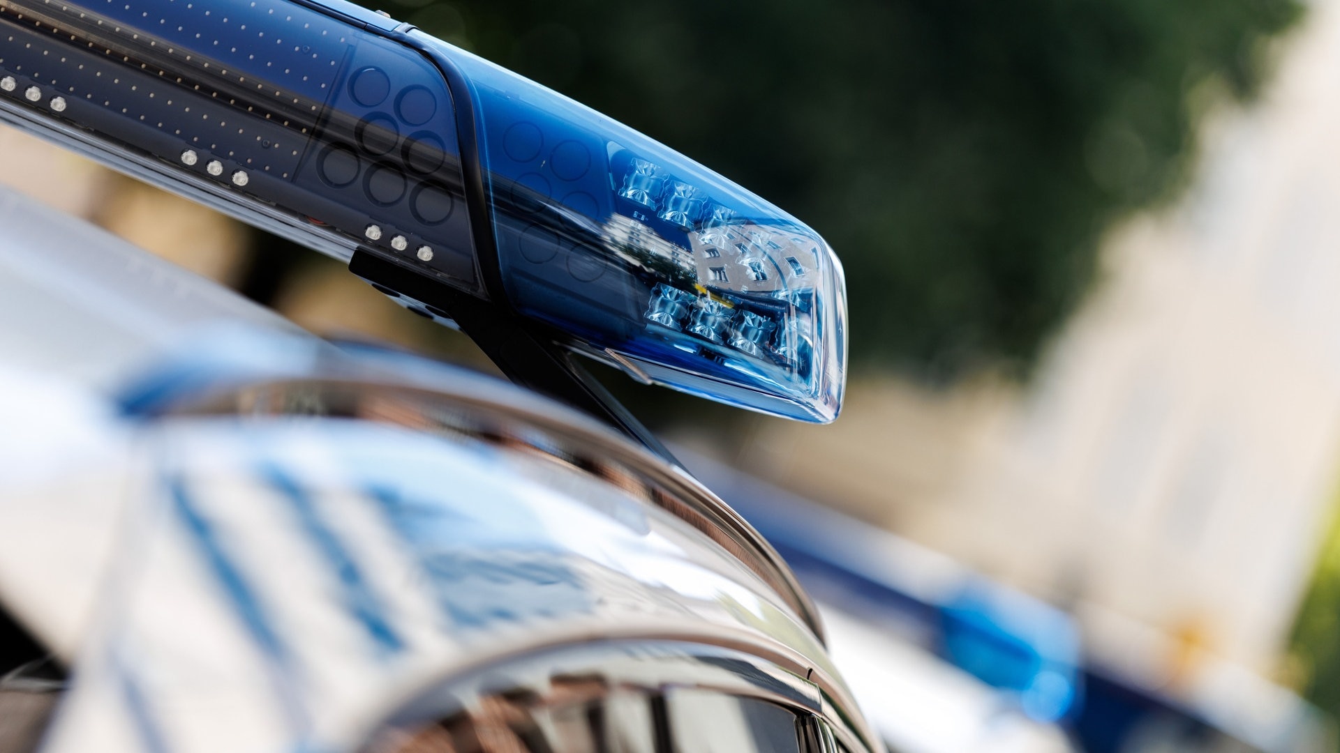 Mann stirbt nach Sturz mit Fahrrad auf Feldweg im Donnersbergkreis