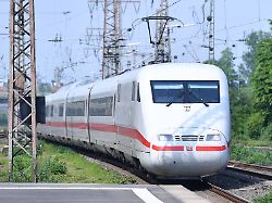Reisen für 99,99 Euro: Deutsche Bahn bietet Familienticket dauerhaft an