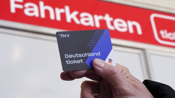 Tanken wird günstiger, aber das Deutschlandticket teurer – ein fatales Signal