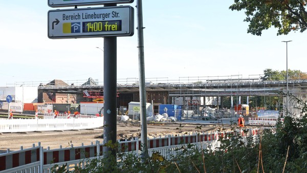 Gasleitung beschädigt – Bahnhof Harburg geräumt, Zugverkehr eingestellt