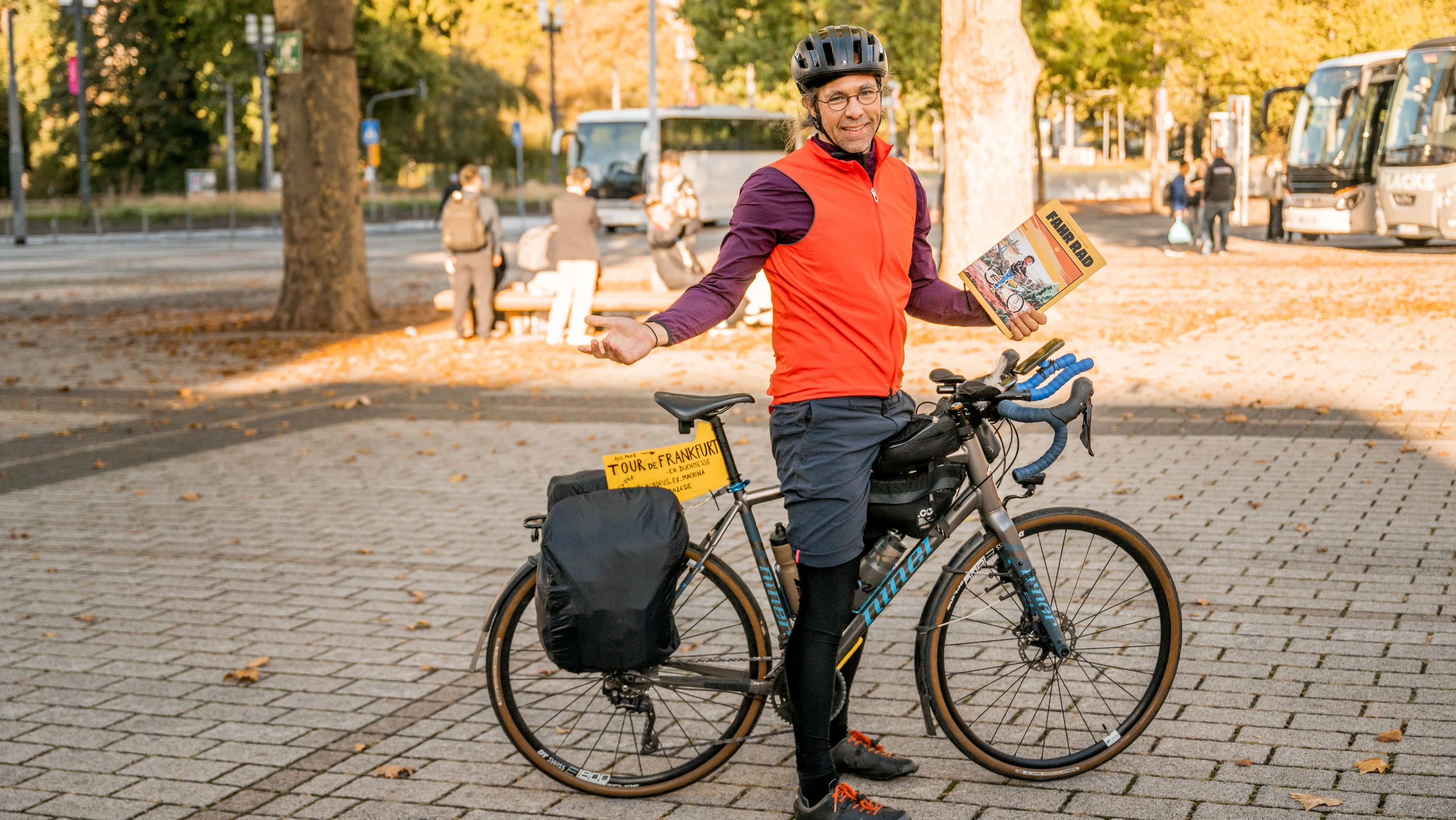 Frankfurter Buchmesse: Der Ehrengast reist mit dem Fahrrad an