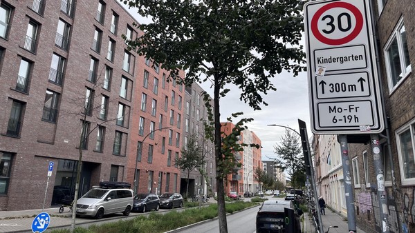 Schilder-Chaos in Altona abschaffen: Warum zweiter Anlauf nun klappen könnte