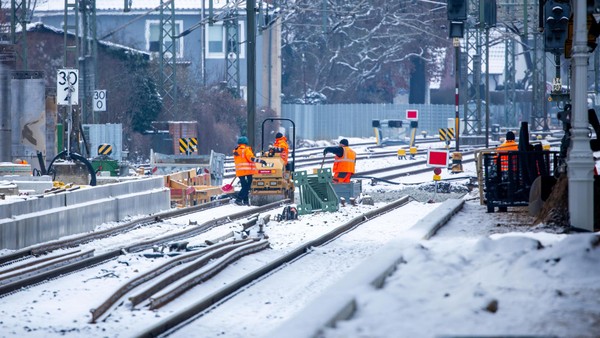 Empörung über Verzögerung auf Bahnstrecke nach Berlin: „Haben jedes Jahr Winter“