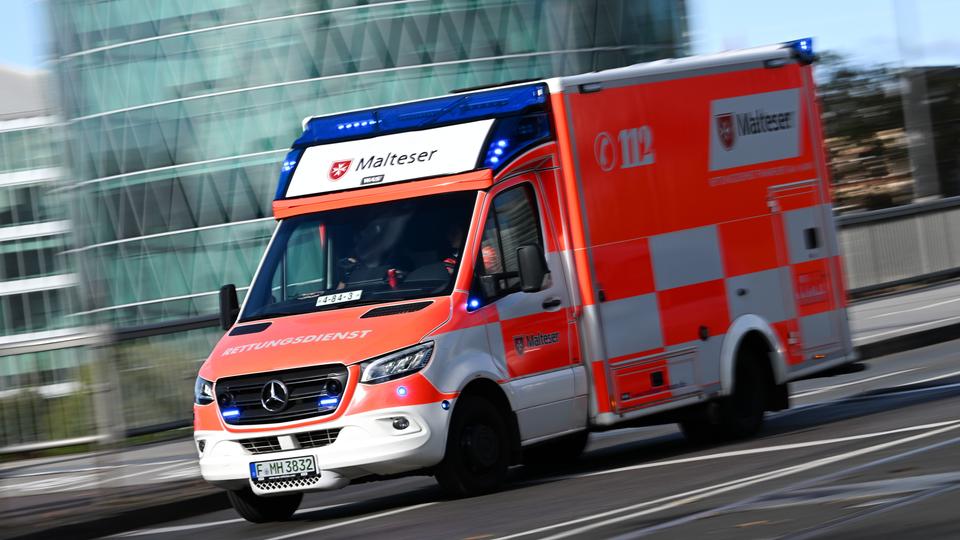 Tödlicher Unfall in Niedernhausen: 84-Jähriger überfährt seine Frau