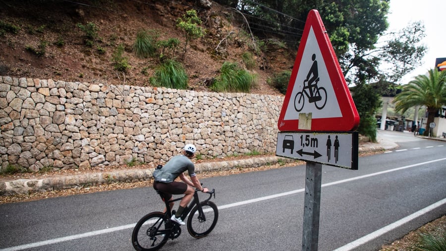 Neue Verkehrsregeln: Radreisen in Spanien: Ohne Helm wird es teuer