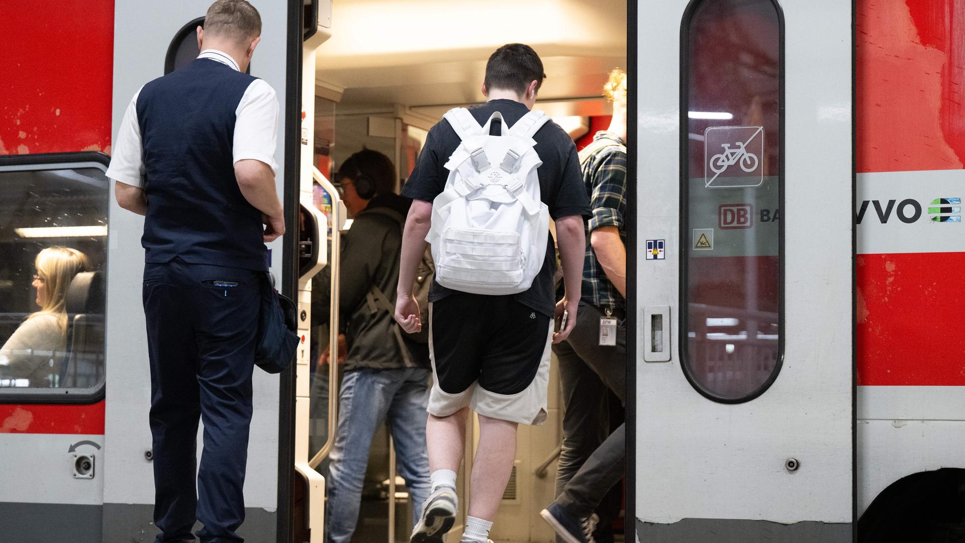 Preis für Deutschlandticket steigt auf 66,80 Euro