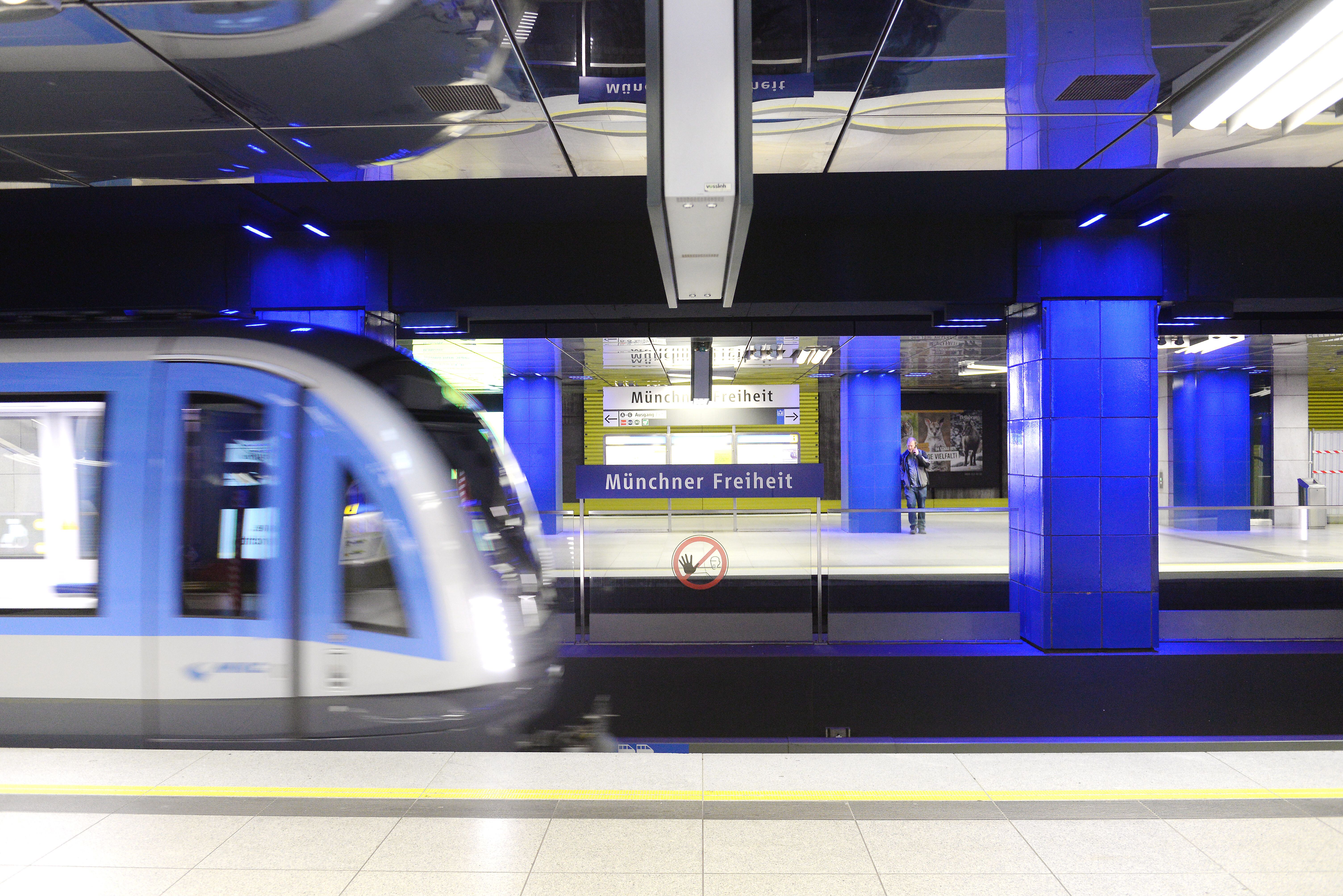 Mann fällt ins Gleis und wird von U-Bahn erfasst