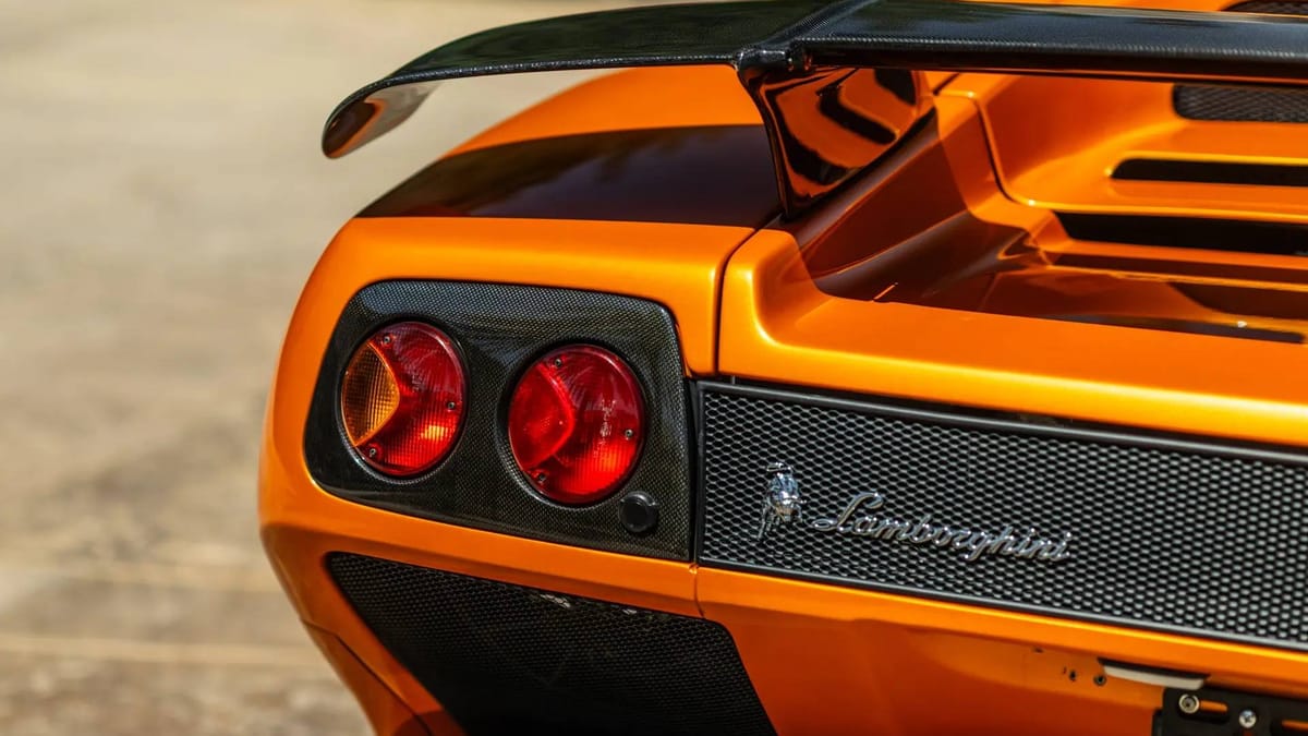 Bremen: Hochzeitskorso mit Lamborghini bringt Radfahrerin zu Fall