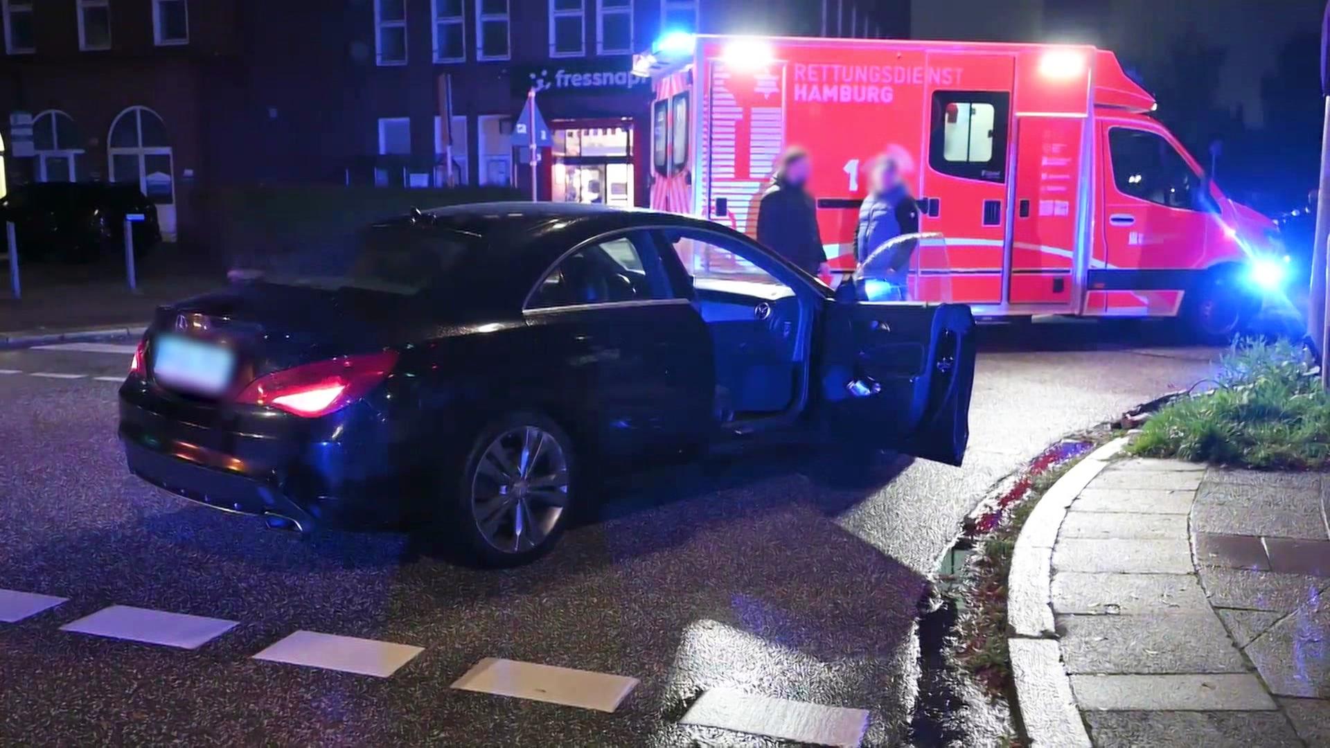 E-Scooter-Fahrer bei Unfall mit Auto schwer verletzt