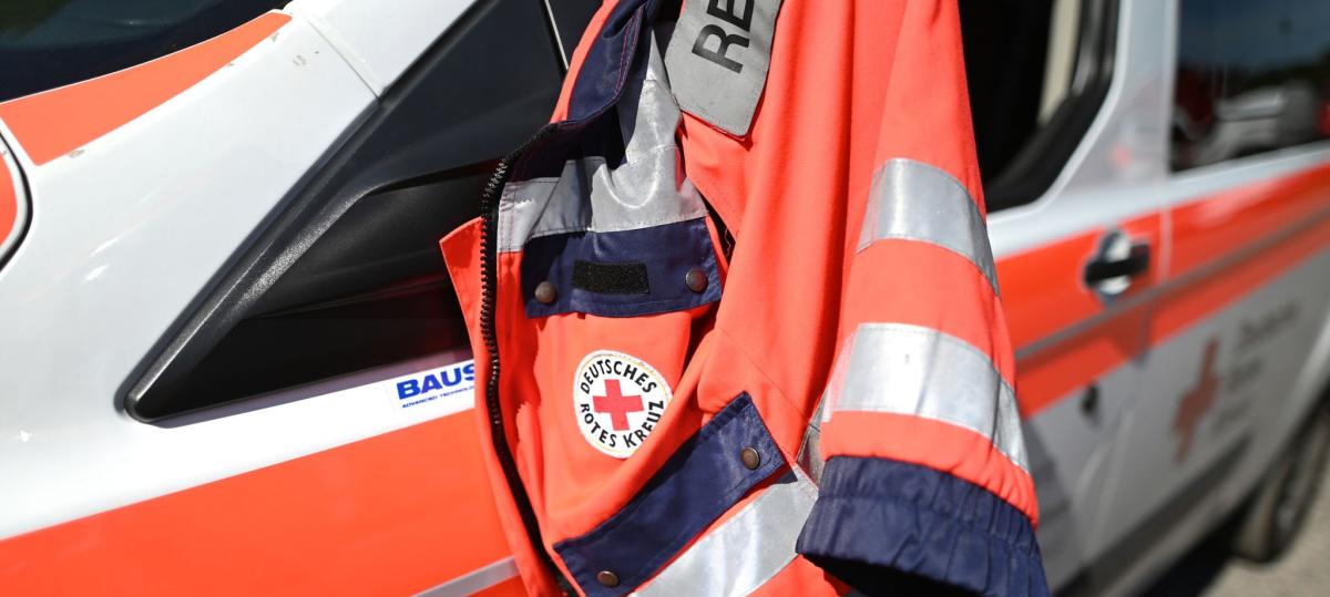 Stoppschild missachtet: Radfahrer prallt in Ettenbeuren mit Auto zusammen