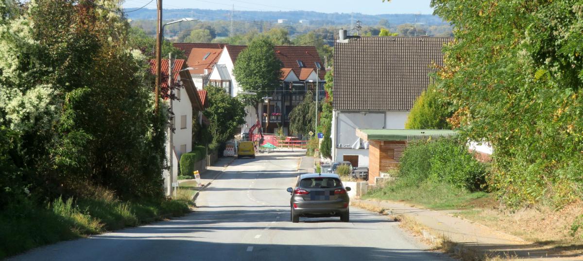 Können Anwohner bald aufatmen? In Affing ist Tempo 30 an Ortsdurchfahrten im Gespräch