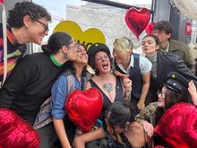 Hochzeit in der Berliner Straßenbahn: Wenn’s im Betriebsablauf knistert, sind die Weichen auf Liebe gestellt