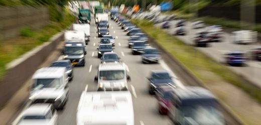 Herbstferien: ADAC warnt vor vielen Staus am Wochenende