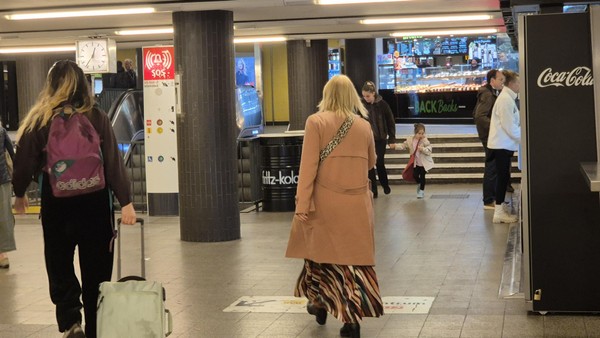Geruchsbelästigung am U-Bahnhof Zoo: SPD-Politiker kritisiert Imbiss-Gestank