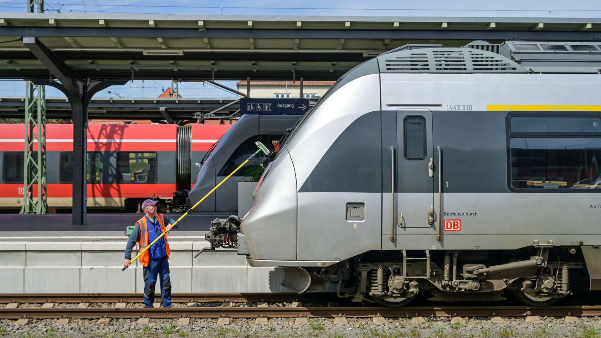 Bahn-Fahrplanwechsel Sachsen-Anhalt: Mehr Züge nach Berlin, Änderungen in Halle und Bitterfeld