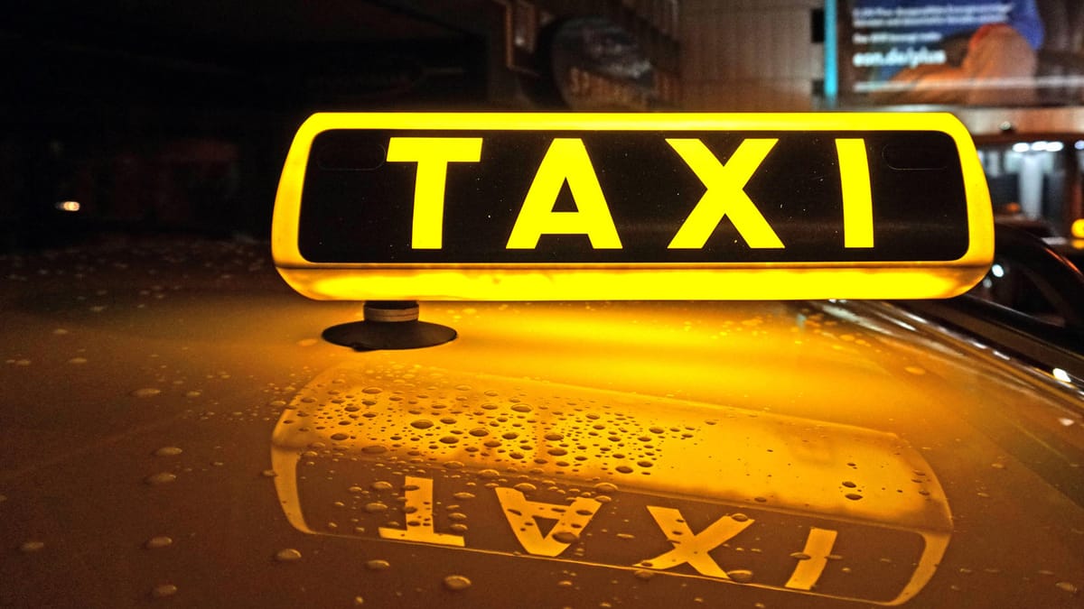 Rechte im Taxi: Was Fahrgäste kaum kennen, aber wissen sollten