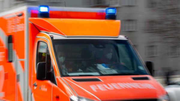 Unfall in Schalke: Seniorin nach Kollision mit Radfahrer schwer verletzt