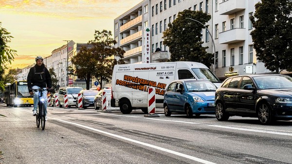 Radweg in der Kantstraße wird abgebaut – Verein wirft Senat Wortbruch vor