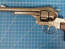 Festnahme am S-Bahnhof Warschauer Straße: 18-Jähriger bedroht Bahnmitarbeiter mit Fake-Revolver