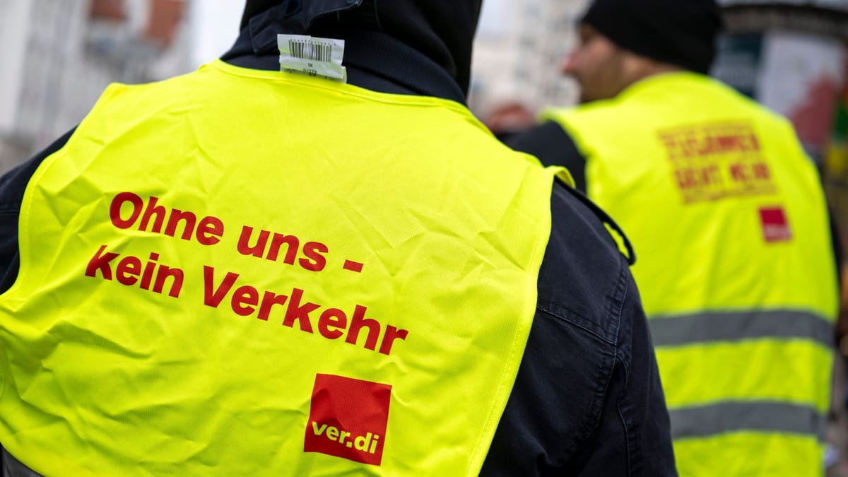 Verdi kündigt Warnstreiks an: Nahverkehr steht Dienstag still